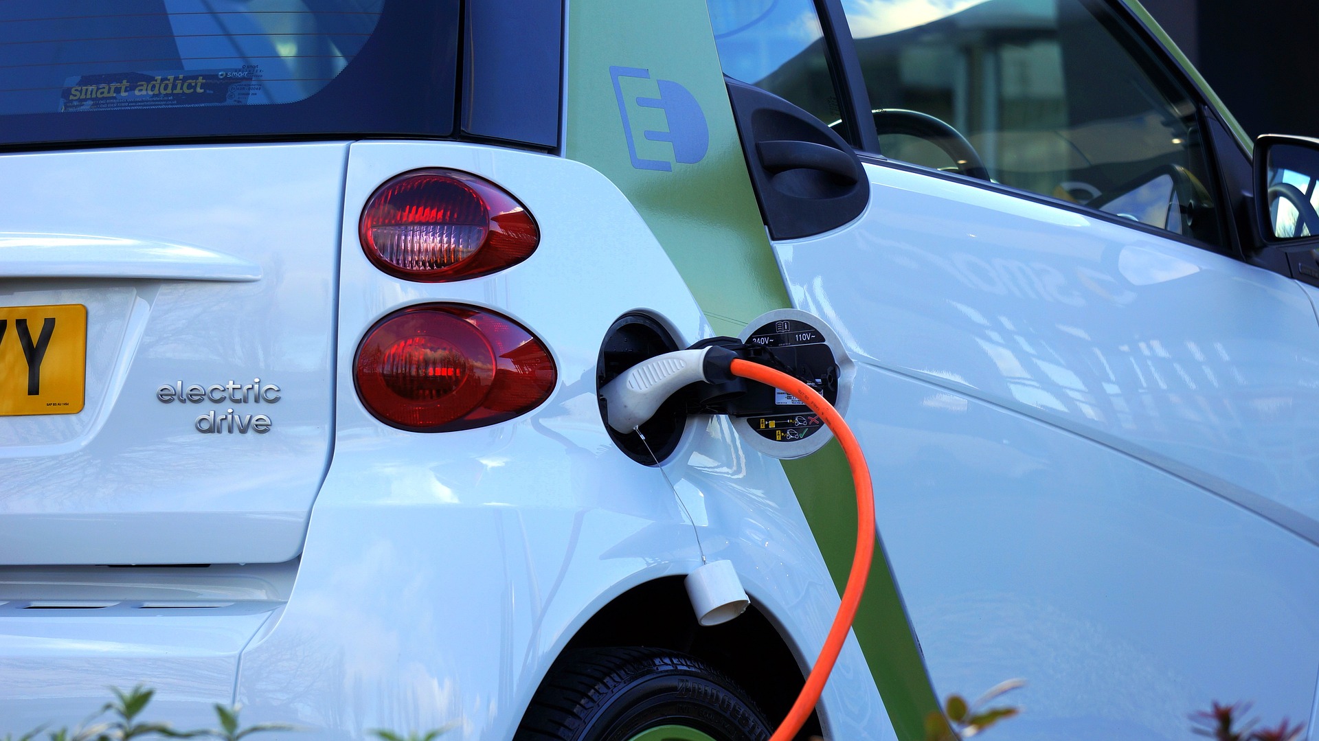 4 Electric Vehicle Maintenance Tips to Extend Your Car’s Lifespan