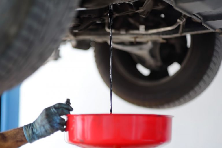 5 Reasons Why Your Engine Oil is Leaking