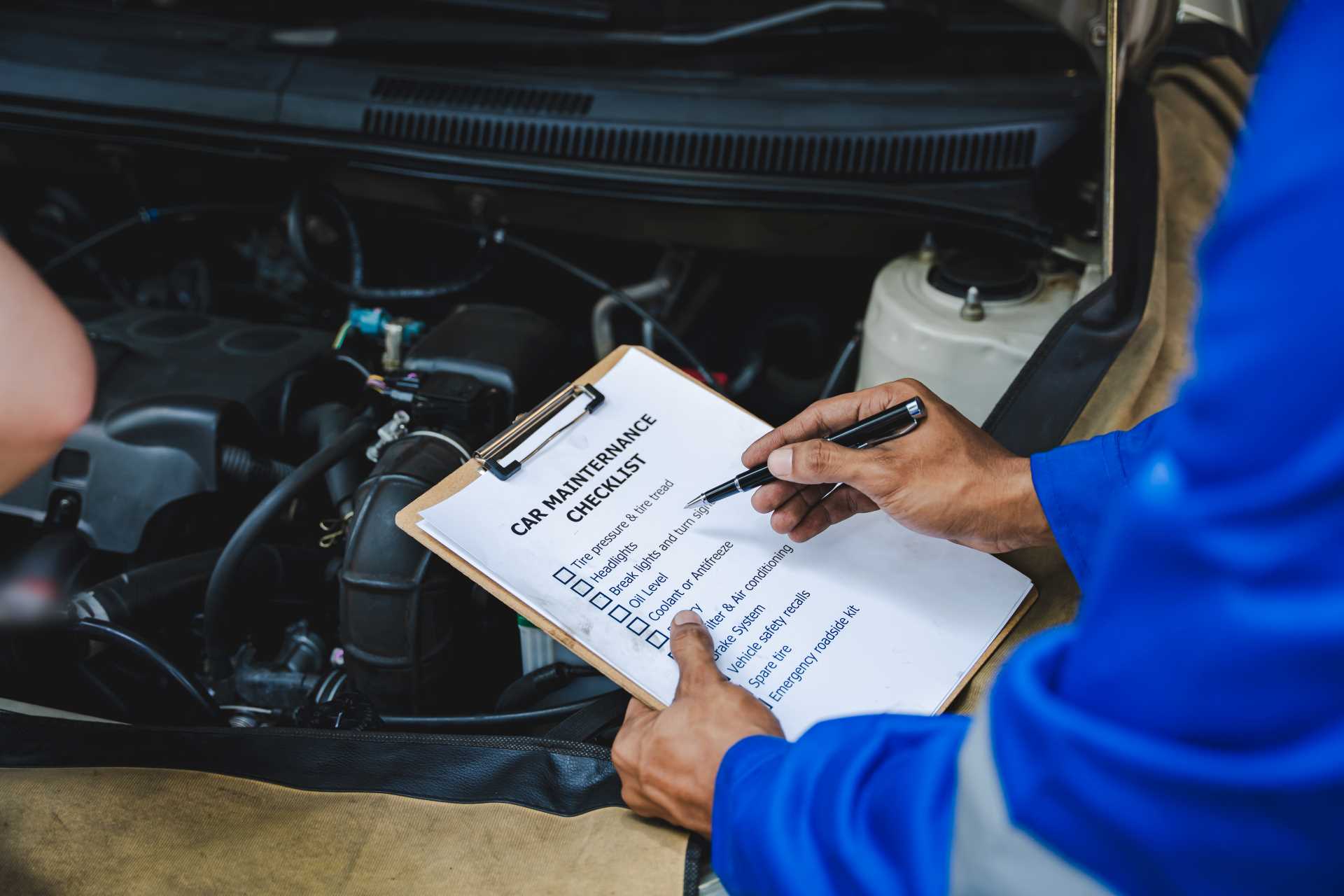 car servicing checklist, person with clipboard